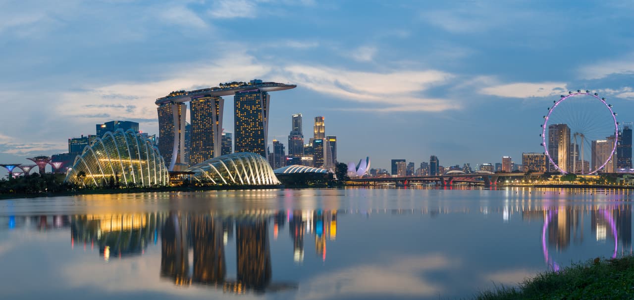 <b>Puesto 3. Singapur.</b> Es uno de los puertos más importantes del sur de Asia. Exporta productos electrónicos, especialmente circuitos integrados, lo que representa un tercio de sus exportaciones totales. Tiene un INB de 83,793 dólares y la esperanza de vida es de 82.9 años.