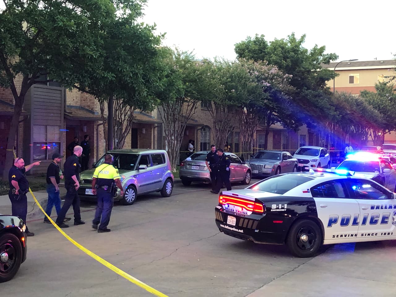 Una gran cantidad de efectivos de la policía se presentó a la escena.