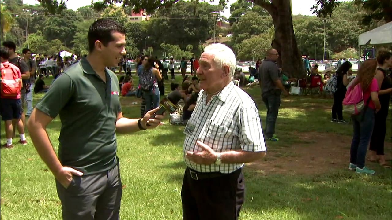 Otros pudieron ver el eclipse en los terrenos del Recinto Universitario de Mayagüez.