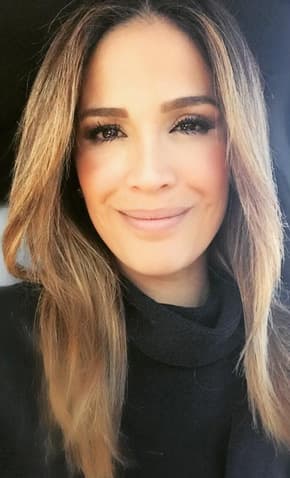 Un sutil corte en capas le da mucho volumen y vida al cabello lacio.