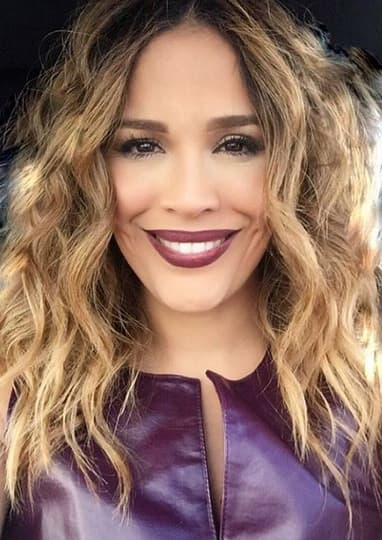 Piérdele el miedo al cabello ondulado y rizo, aporta a tu look un toque sexy.