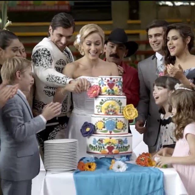 Gracias a su personaje de 'Anastasia' en 'Sueño de amor' se ganó el amor del público, quienes ahora la pueden disfrutar en '
<b><a href="http://www.univision.com/novelas/mi-marido-tiene-familia">Mi marido tiene familia</a></b>'.