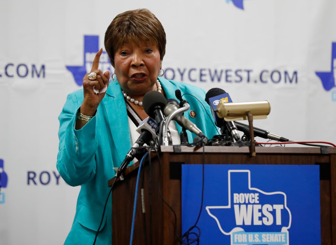 La congresista demócrata Eddie Bernice Johnson, del distrito 30 (Dallas), señaló: "Las celebraciones de este año pueden parecer distintas debido al distanciamiento social.... sean precavidos. Sean listos.
<a href="https://twitter.com/RepEBJ/status/1332033190505099267" target="_blank">Escuchen a los expertos en salud pública</a>" .