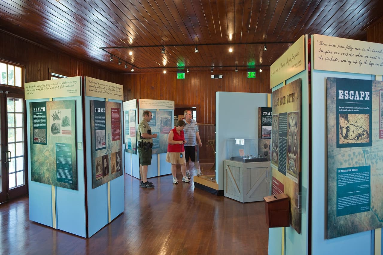 También podrás visitr el pequeño museo que cuenta la historia de Camp Lawton, una prisión de la Guerra Civil.