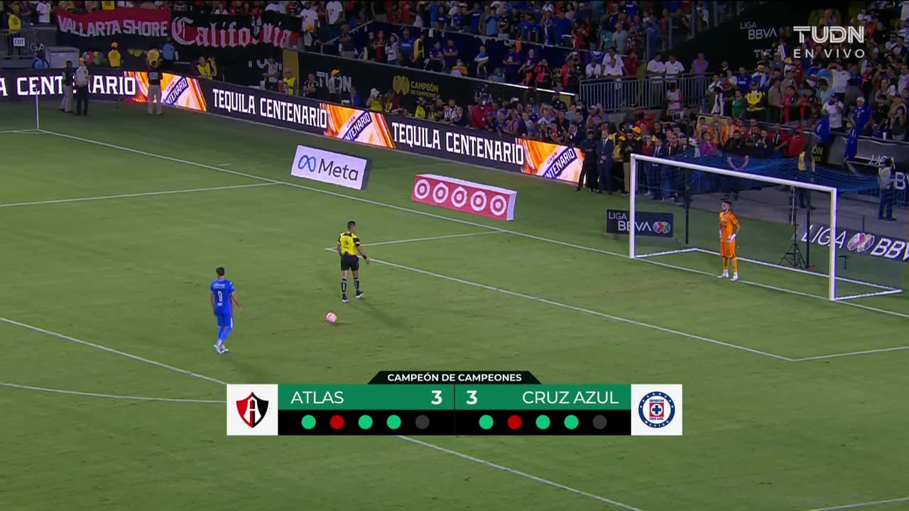 ¡GOL!  anota para Cruz Azul. Santiago Giménez