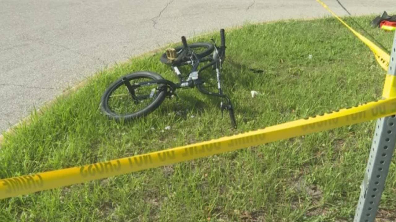 Muere un joven en bicicleta después de ser arrollado por camioneta en Orange