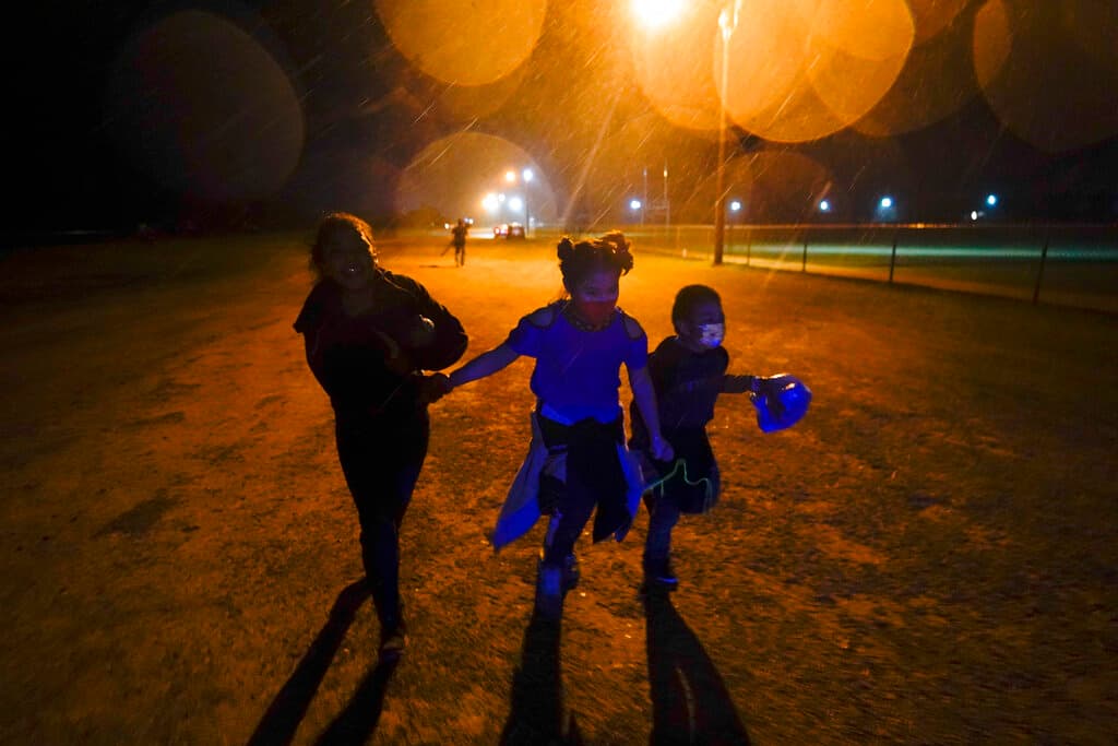 Número de menores no acompañados detenidos en la frontera marca un récord en julio, según datos preliminares