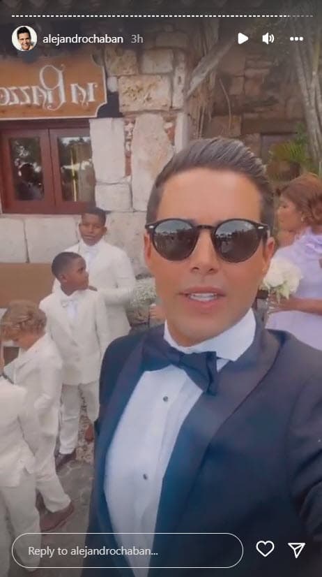 <b>Alejandro Chabán</b> eligió un tuxedo que combinó con una camisa de la marca Gucci.
<br>