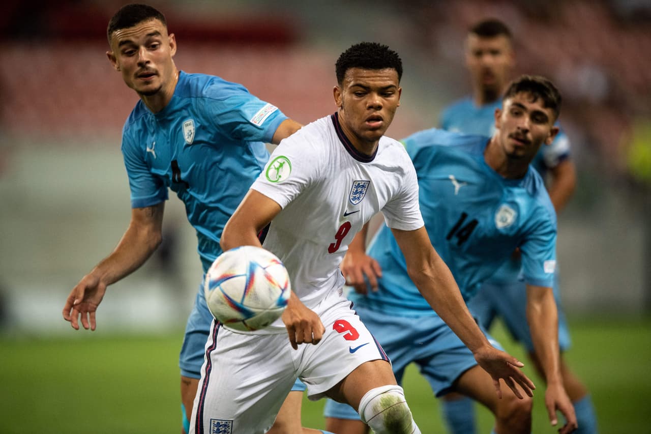 Inglaterra le remontó a Israel y lo derrotó 1-3 en tiempos extra con goles de Callum Doyle, Carney Chukwuemeka y Aaron Ramsey para coronarse en el Campeonato Europeo Sub-19.
