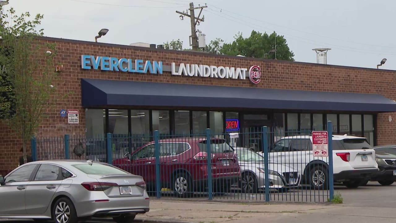 La presencia de agentes de ICE en el estacionamiento de una lavandería en Humboldt Park provocó temor