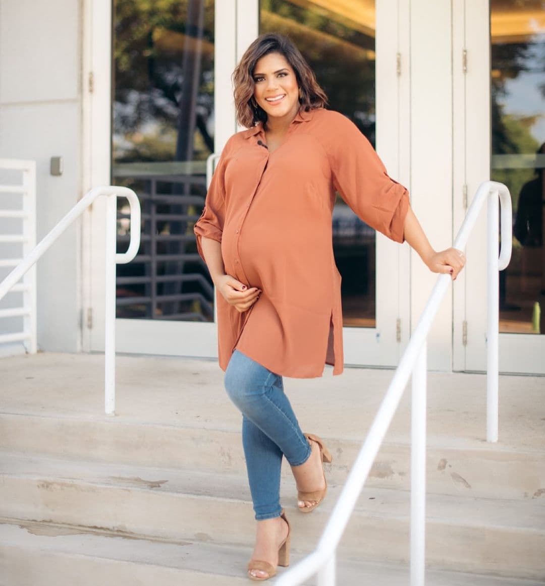 La presentadora de 32 años continuó presumiendo el tamaño de su pancita en la recta final de su embarazo, pues quería tener el recuerdo de los últimos días en los que su "hombrecito" estuvo en su vientre.