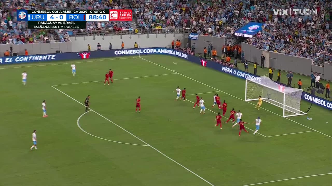 ¡GOL!  anota para Uruguay. Rodrigo Bentancur