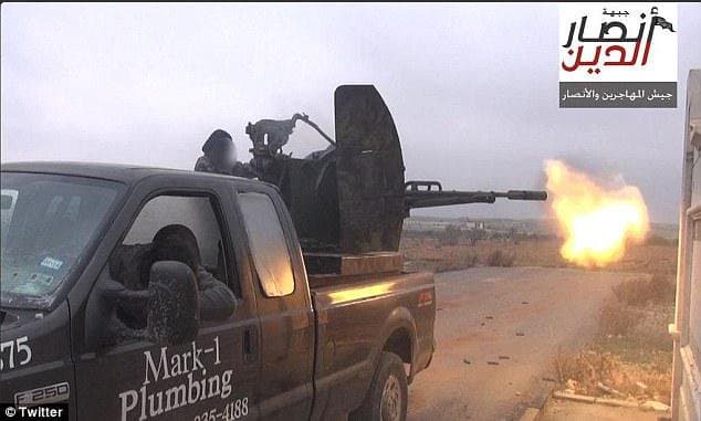 Demandan a concesionario en Houston por vender camioneta a extremistas  