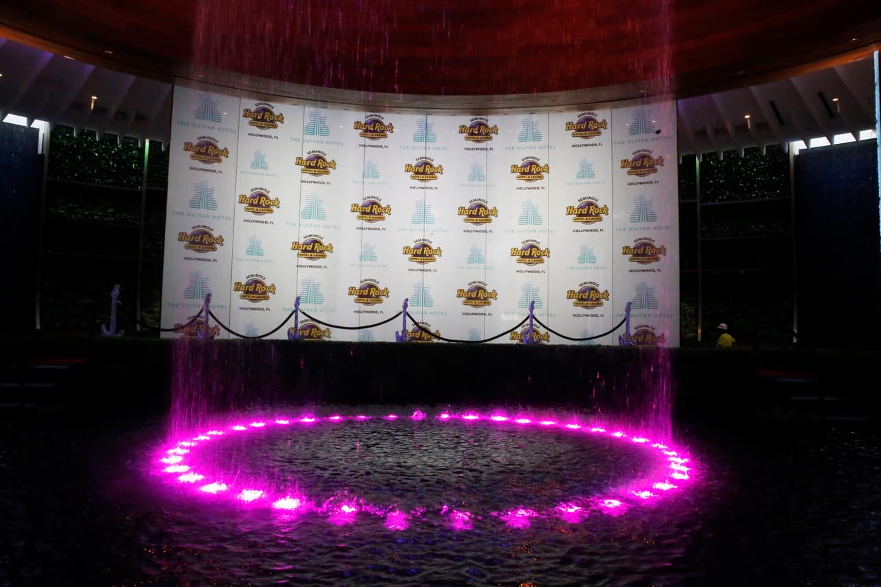 Al evento de inauguración asistieron celebridades como Johnny Depp, Khloe Kardashian y Bella Thorne.