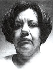 <h3 class="cms-H3-H3">Leandra Arlina Castor</h3>
<br>
<br>Con 63 años, Castor es buscada por conspirar
<b><a href="https://www.dea.gov/fugitives/leandra-arlina-castor" target="_blank"> para poseer con la intención de distribuir de varias sustancias</a></b>, entre ellas la cocaína. 
<br>
<br>Además, cree que su último domicilio conocido 
<b>es´tá en Chihuahua, México. </b>
<br>
<br>