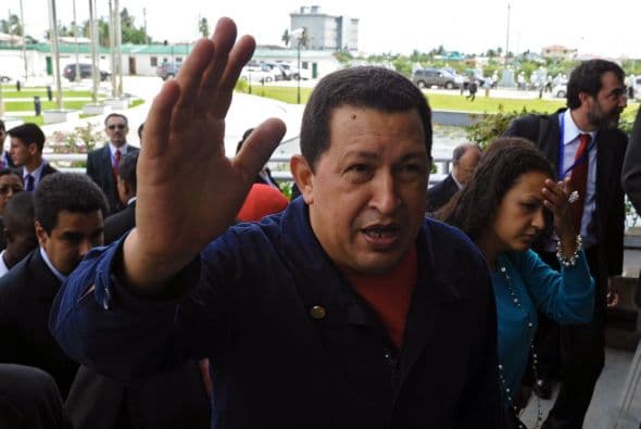 "Ellos dicen yo estoy dando un golpe", dijo Chávez. "Es la excusa para el que ellos quisieran dar... Aquí no habra golpe, ni de Chávez ni contra Chávez. Aquí habrá democracia, democracia y más democracia, sólo que es la nueva democracia."