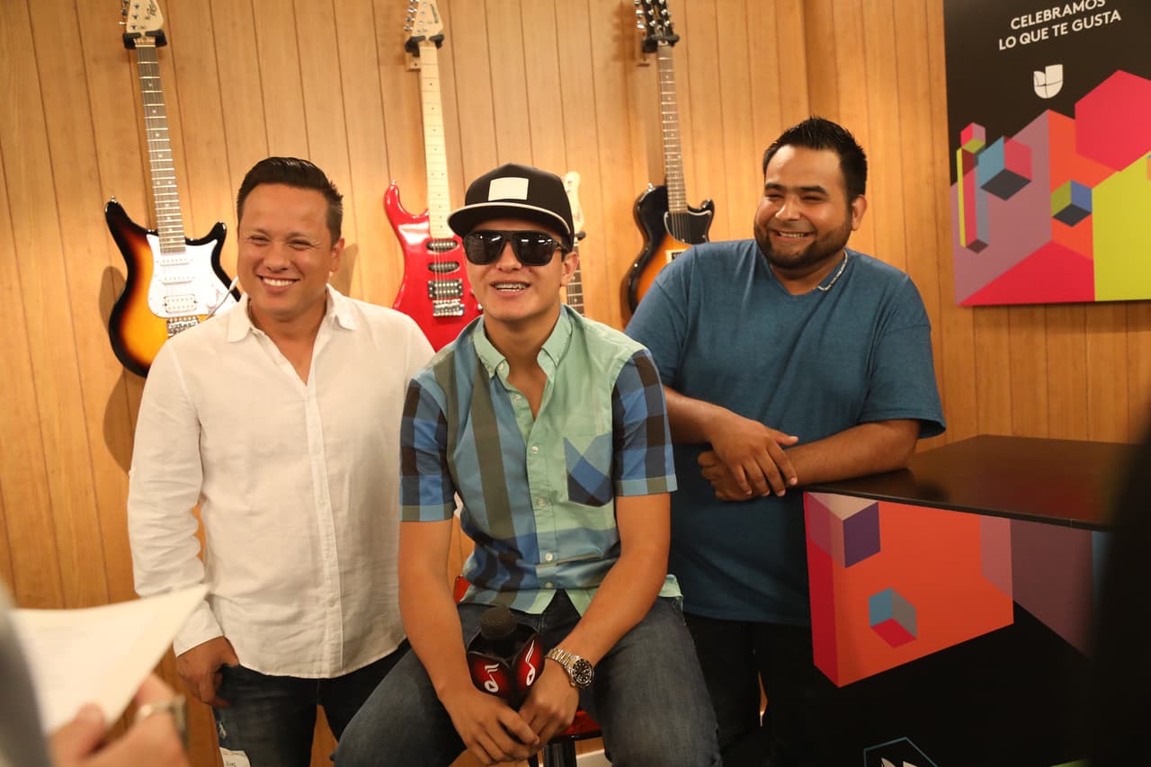 A propósito de Ulices Chaidez y sus Plebes, ellos ya se encuentran en Miami dando entrevistas y listos para los ensayos previos a Premios Juventud y han llegado con la mejor actitud del mundo.