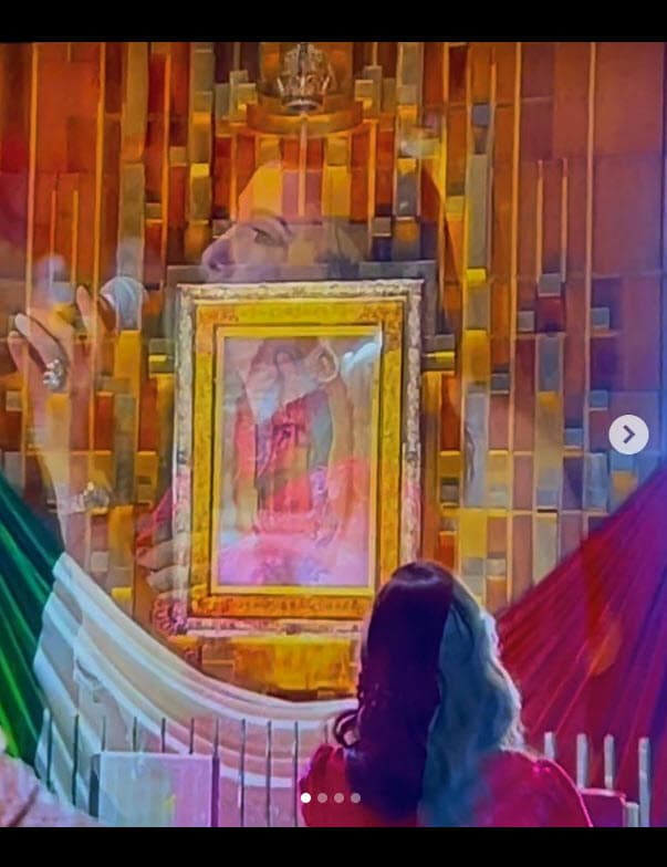 La cantante viajó desde EEUU (en donde reside) hasta la capital mexicana para poder estar en el recinto de 'La Morenita'. No queda claro si se trató de una visita previa a la cirugía y que documentó por primera vez este domingo 11.
<br>