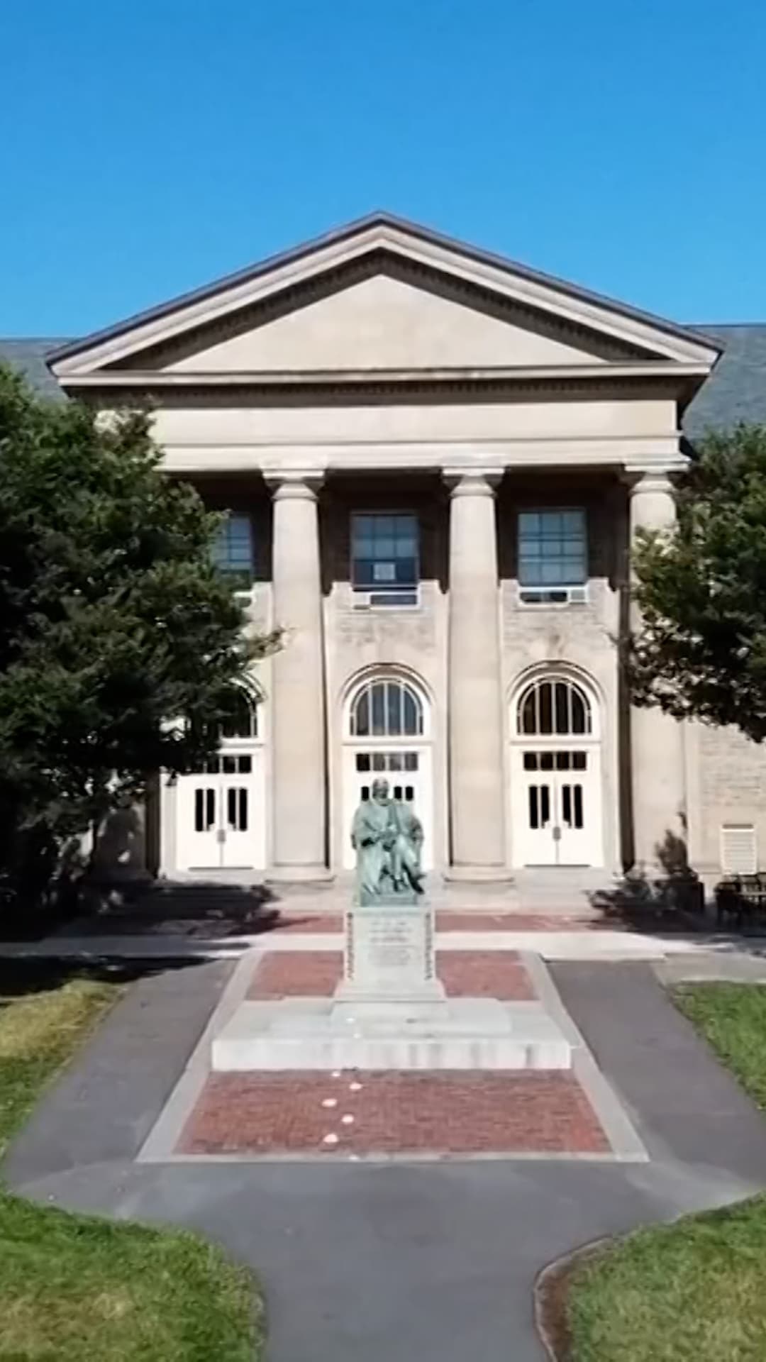 Exestudiante de Cornell demanda a miembros de fraternidad por presunta agresión sexual