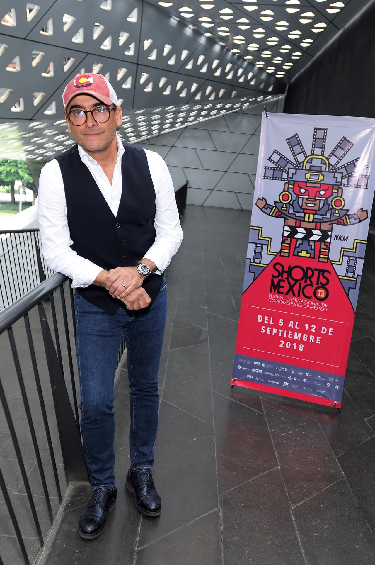 En esa semana que Adal estuvo privado de su libertad, Memo del Bosque tampoco la pasó bien, tenía que moverse constantemente de casa para que los secuestradores no sospecharan nada, según lo que relata su ahora exesposa.