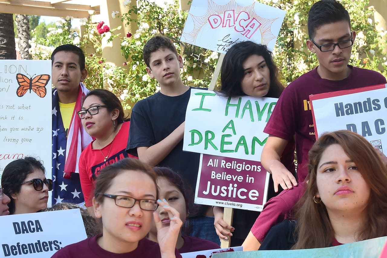 Senador de Florida busca acabar matrícula como residentes para indocumentados