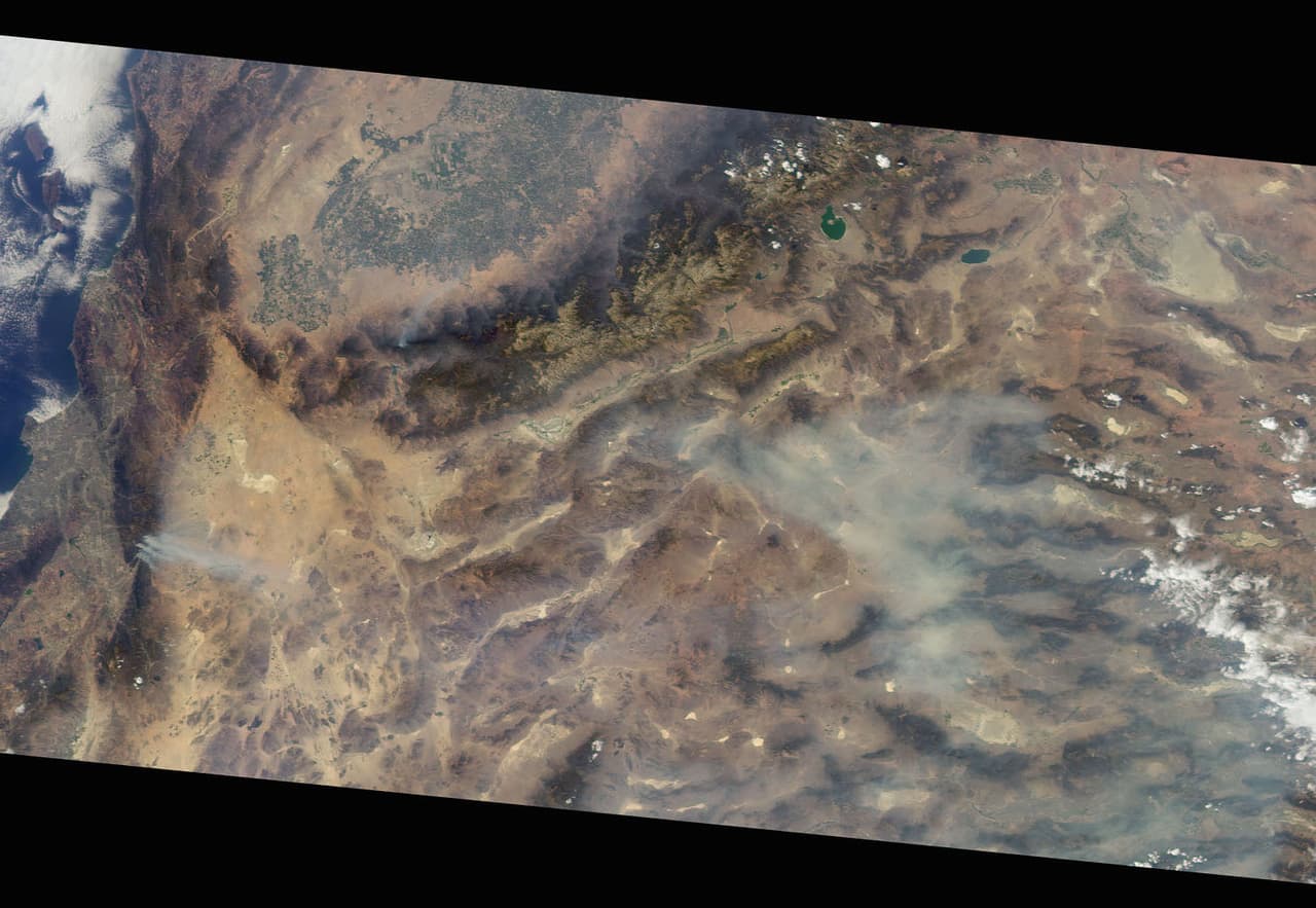 El incendio empezó en un camino de excursión llamado Blue Cut.