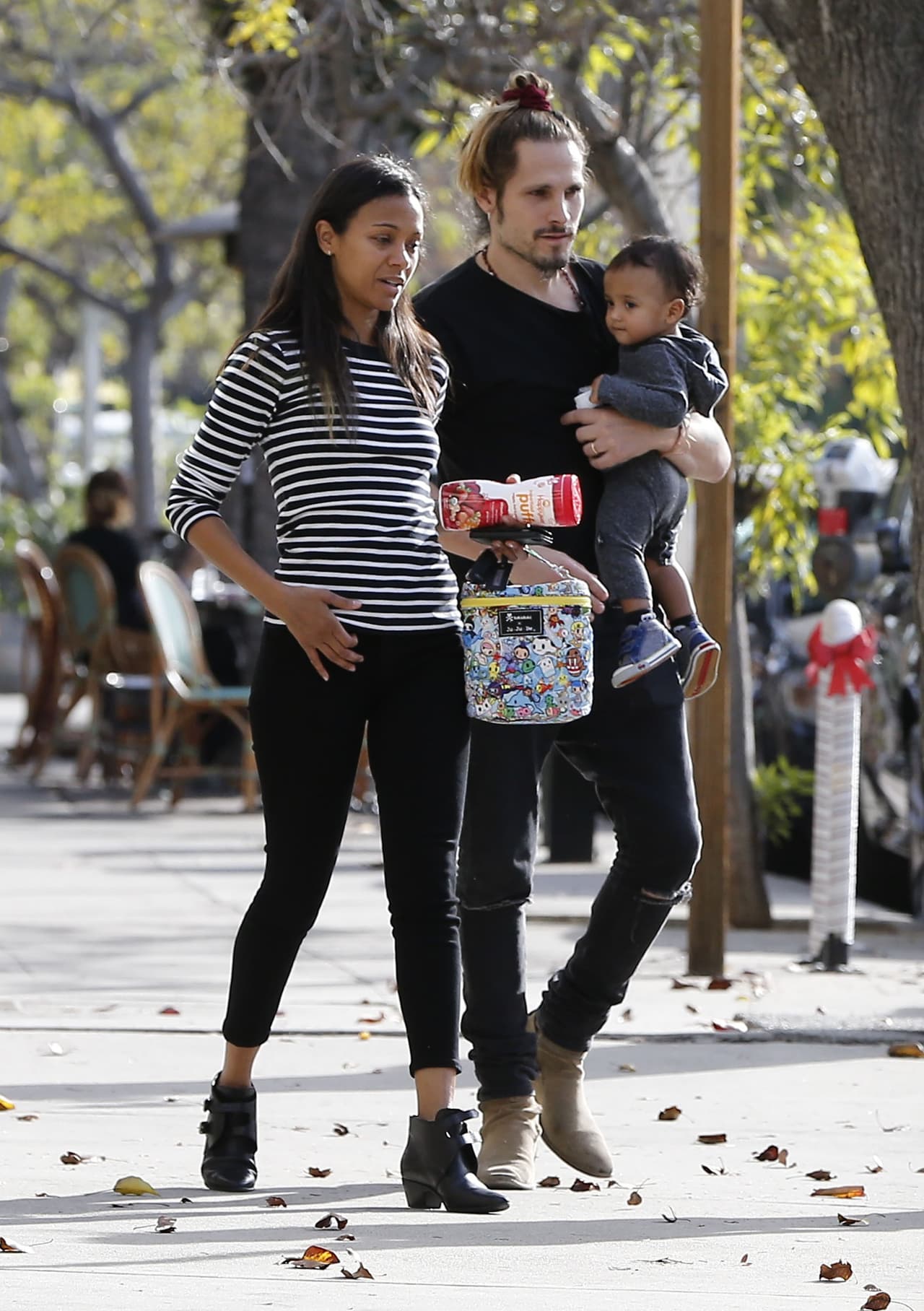 Marco se levantó el cabello en un moderno 'man bun'.
