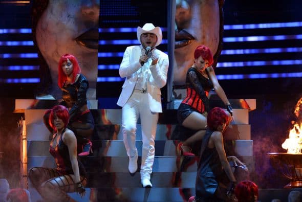 Y con mucho sentimiento, empezó a cantarnos.