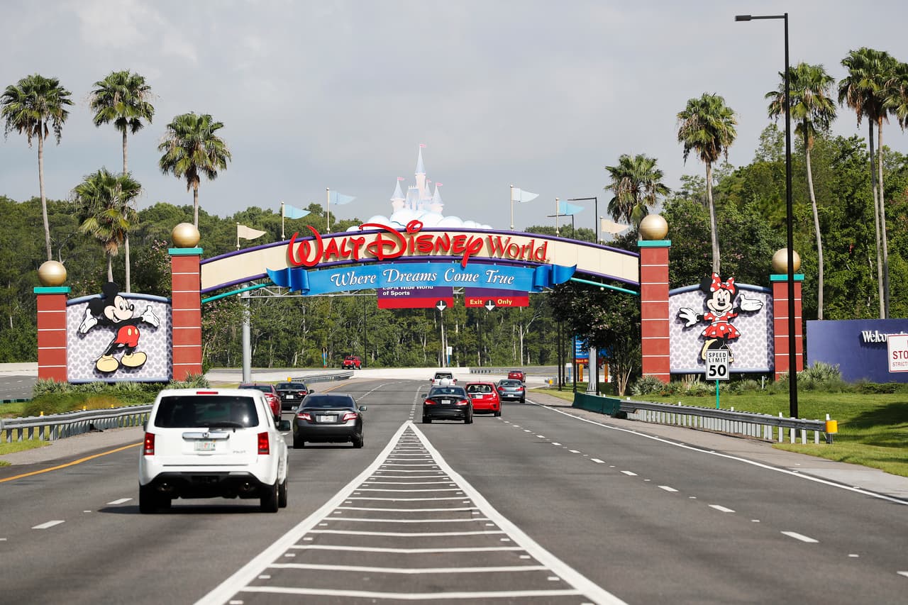 Si va a 
<a href="https://www.univision.com/local/miami-wltv/disney-world">Disney</a> en estas vacaciones de diciembre, prepárese para pagar más por la entrada.
<br>