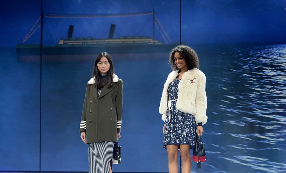 <b>Carnaval de Tommy Hilfiger</b>. La marca americana 
<a href="https://www.businessoffashion.com/articles/intelligence/tommy-hilfiger-gigi-hadid-fashion-immediacy-direct-to-consumer">Tommy Hilfiger</a> tendrá una feria de moda en donde podrás ver toda la colección de la marca para otoño. También se presentará la colección de la famosa modelo 
<a href="https://www.instagram.com/gigihadid/">Gigi Hadid</a>, TommyxGigi. Además habrá una pop up store de tatuajes, y gracias a la música de diferentes DJ tendrá un gran ambiente. Septiembre 9, de 12:00 a 20:00 horas. South Street Seaport, 89 South St, Manhattan, Nueva York, EEUU.
<br>