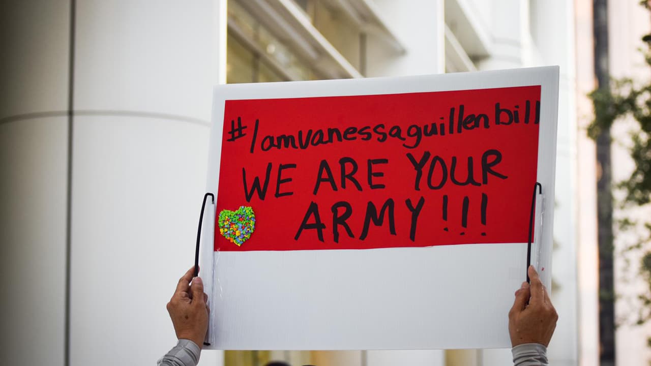 En punto de las 4:00 pm, comenzó la marcha en la que se dieron cita decenas de personas.