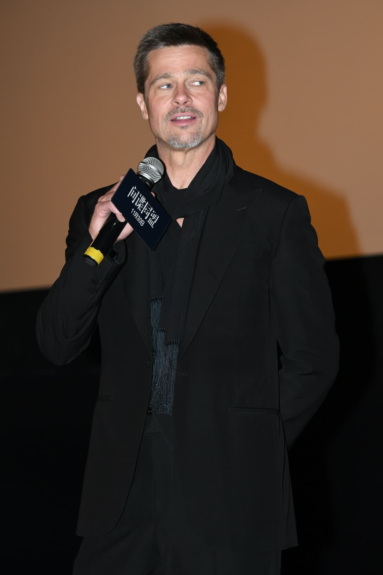 Como de costumbre, Brad apareció luciendo muy elegante