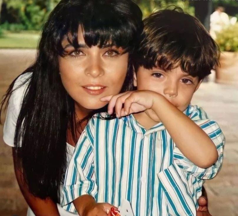<b>José eduardo</b> le dedicó un breve mensaje a Victoria Ruffo en Instagram: "Madre te amo muchisísisisisimo. ¡Feliz día!".