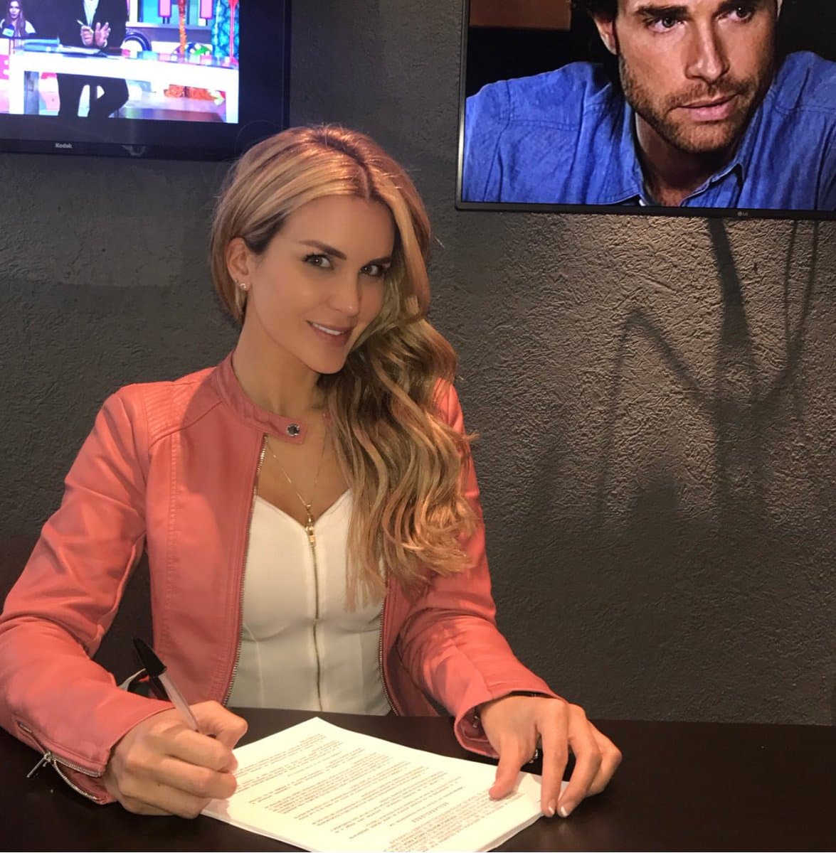 Y como en toda telenovela siempre tiene que haber una villana, en esta ocasión la actriz 
<b>Verónica Montes</b> será quien le ponga la maldad a la historia.