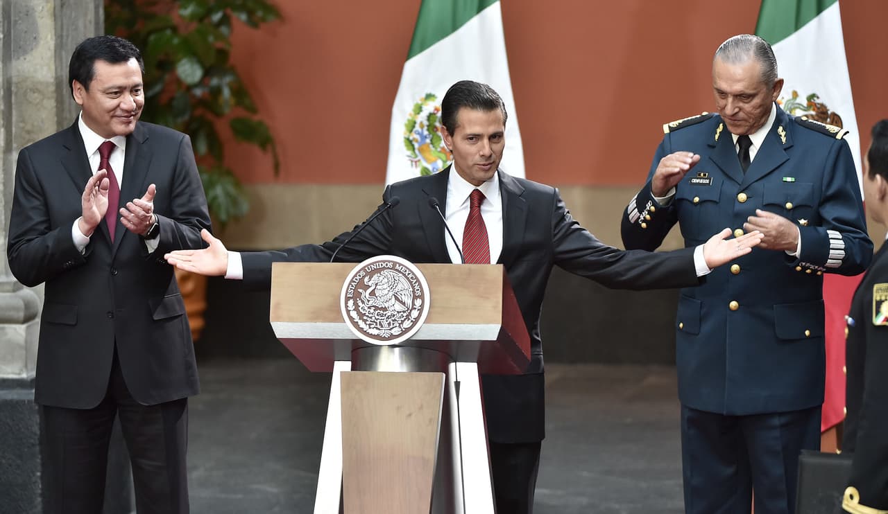 El presidente de México, Enrique Peña Nieto, mientras da una conferencia de prensa para confirmar la recaptura de Guzmán Loera.