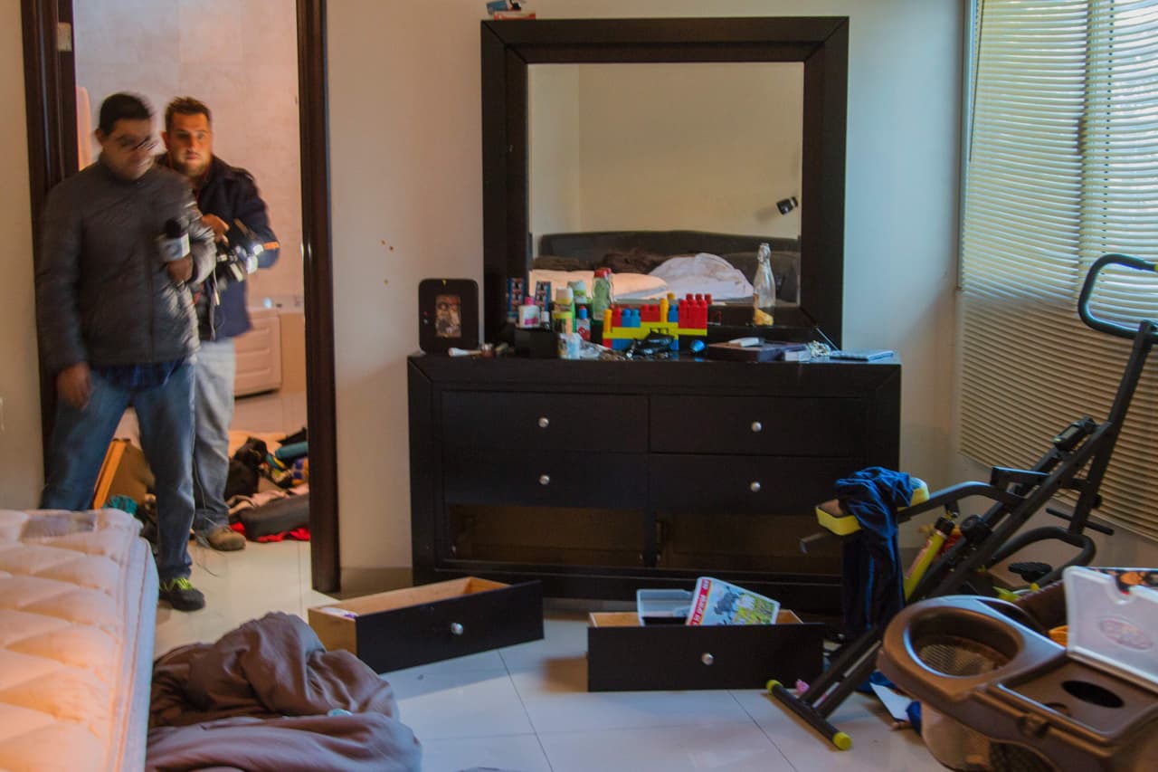 Así luce el interior de la casa en la que inició el operativo para capturar al capo.