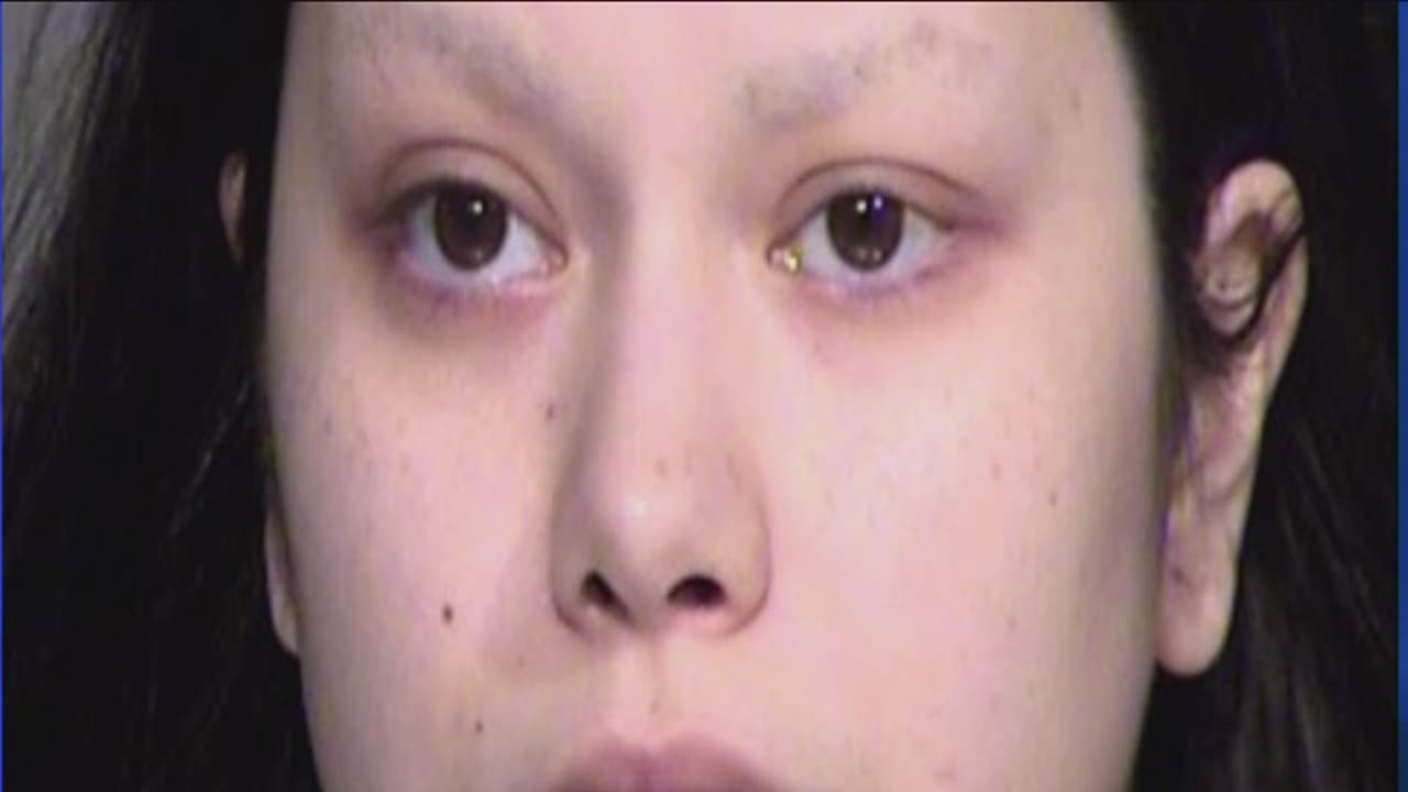 Acusan a una mujer de Arizona de matar a su bebé de 5 meses con un cobertor de cama
