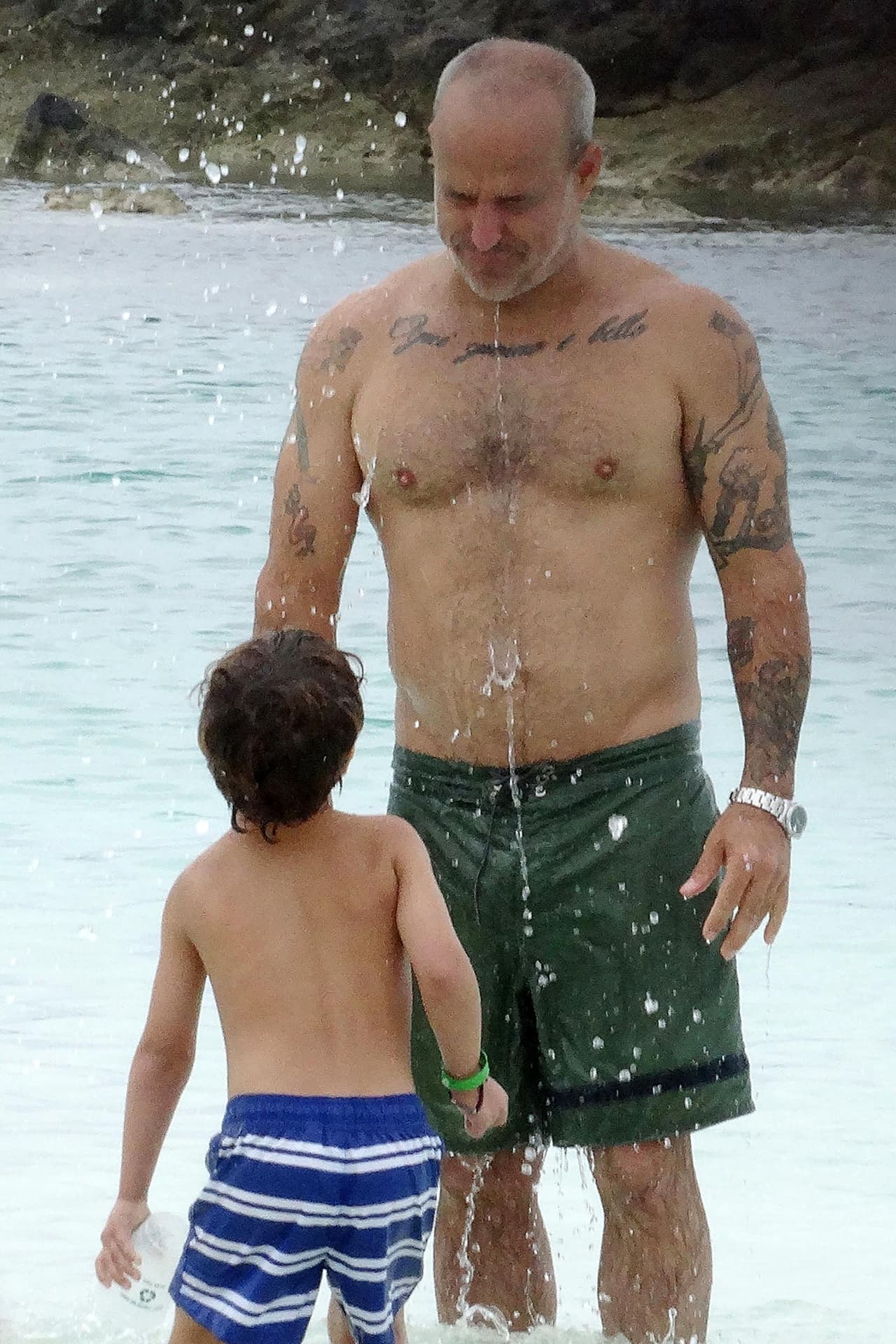 Selma iba acompañada de su ex pareja, Jason Bleick, y el hijo de ambos, Arthur, de cuatro años.