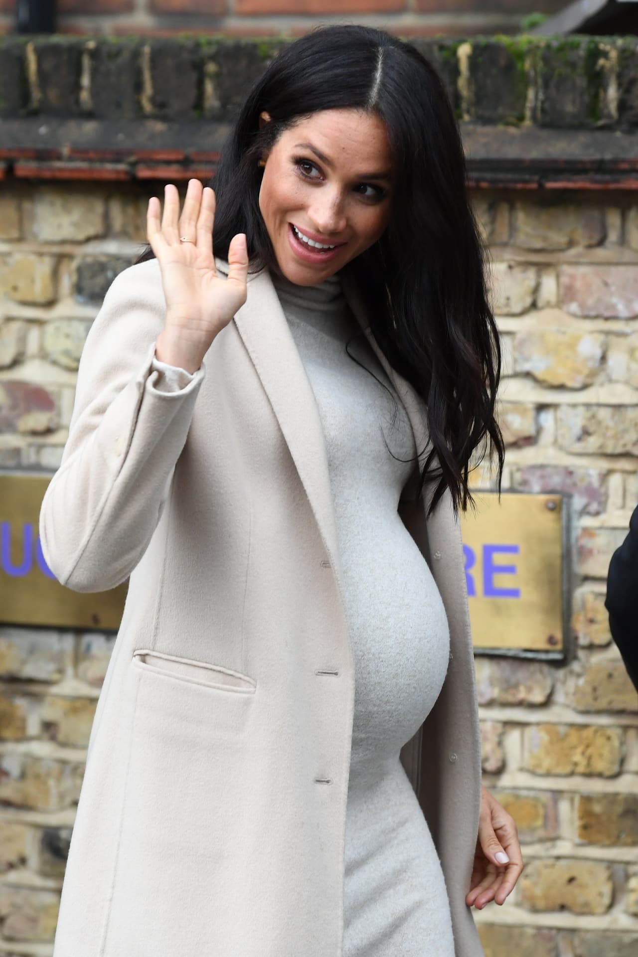 <b>16 de enero de 2019</b>
<br>
<br>La duquesa de Sussex 
<b><a href="https://www.univision.com/entretenimiento/realeza/le-dicen-gorda-a-meghan-markle-y-la-duquesa-no-se-quedo-callada-fotos" target="_blank">se presentó</a></b> en la organización caritativa 'The Mayhew Animal Home', que ofrece servicios a perros y gatos abandonados en Londres.