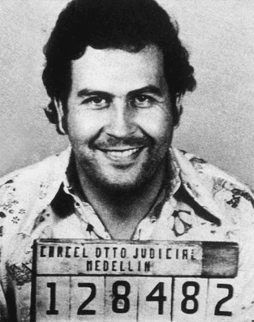 Pablo Escobar Gaviria murió el 2 de diciembre de 1993. Su muerte ha tenido varias líneas de investigación, puesto que eran varios grupos los que iniciaron una cacería en contra del narcotrficante lider del Cartel de Medellín.