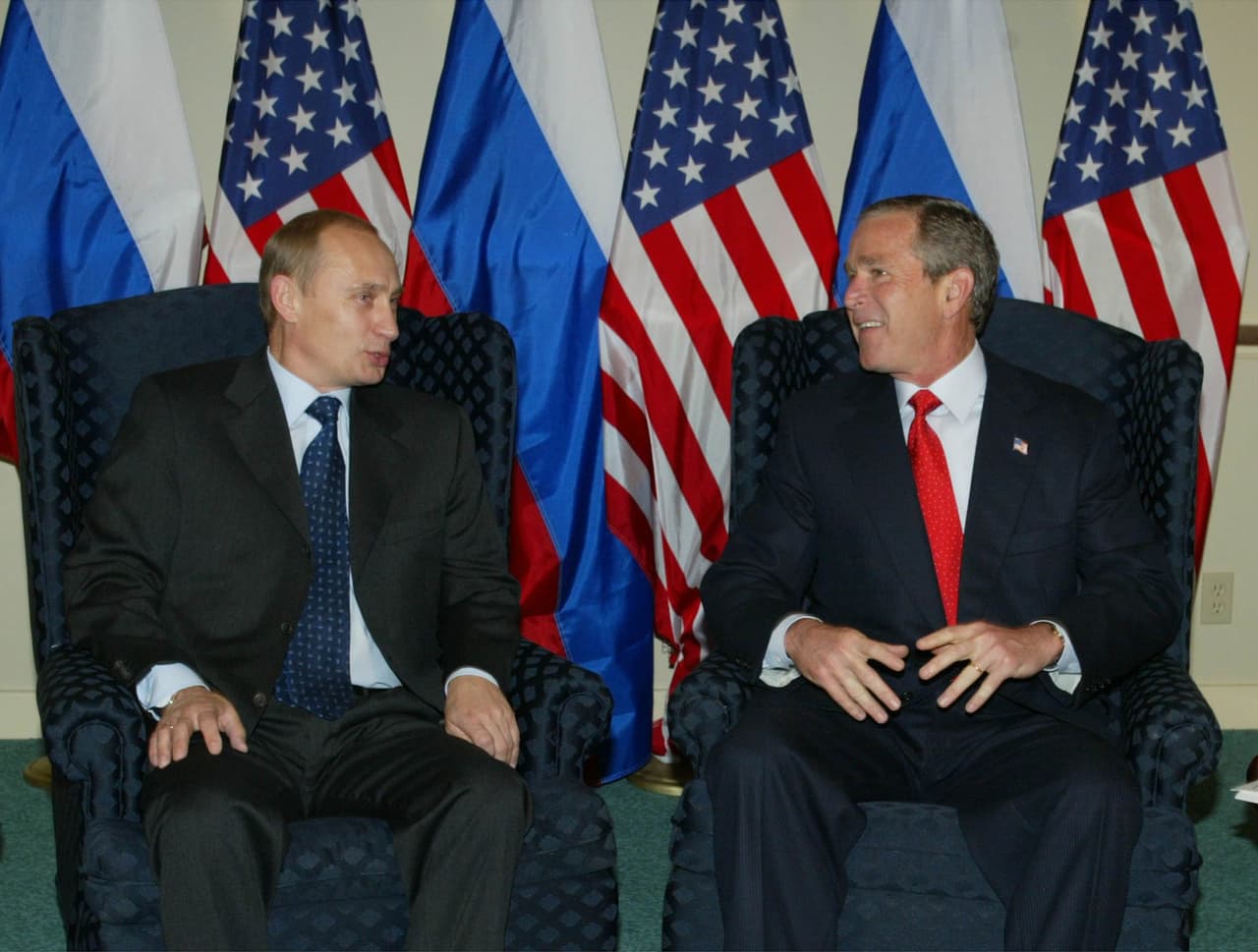 Bush y Putin en la cumbre del G8 celebrada en junio de 2002 en Kananaskis, Canadá.