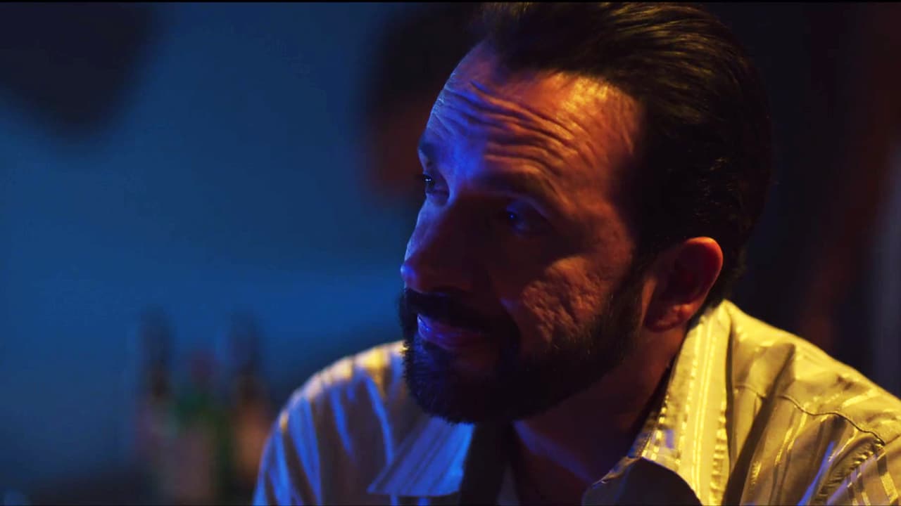 On the other hand, ‘El Chapo’ sent 
<b><a href="http://www.univision.com/series/el-chapo/antonio-de-la-vega-is-arturo-bernal-leyda-in-el-chapo">Arturo Beltrán Leyda</a></b> to Acapulco, to recruit ‘La Muñeca’ and give him a task.