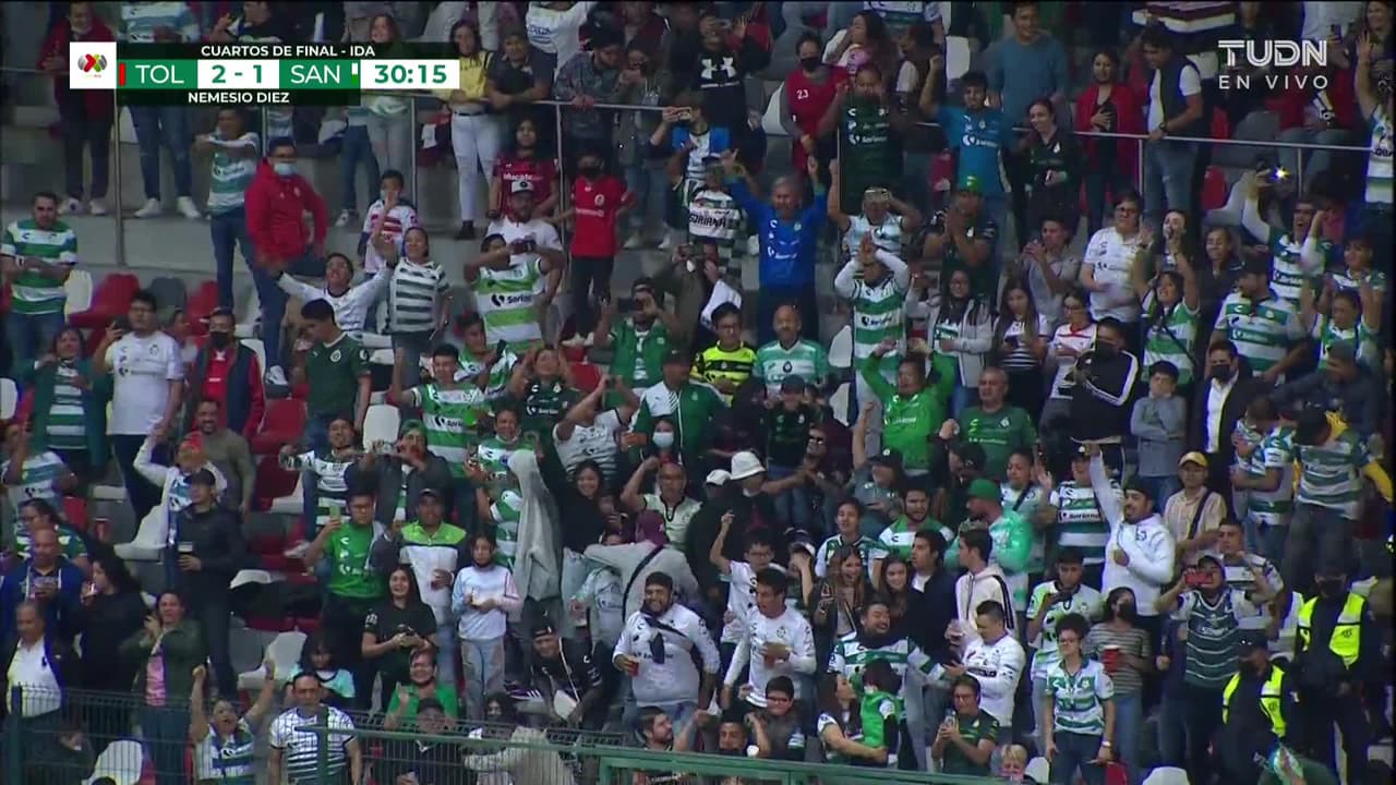 ¡GOL!  anota para Santos Laguna. Fernando Gorriarán