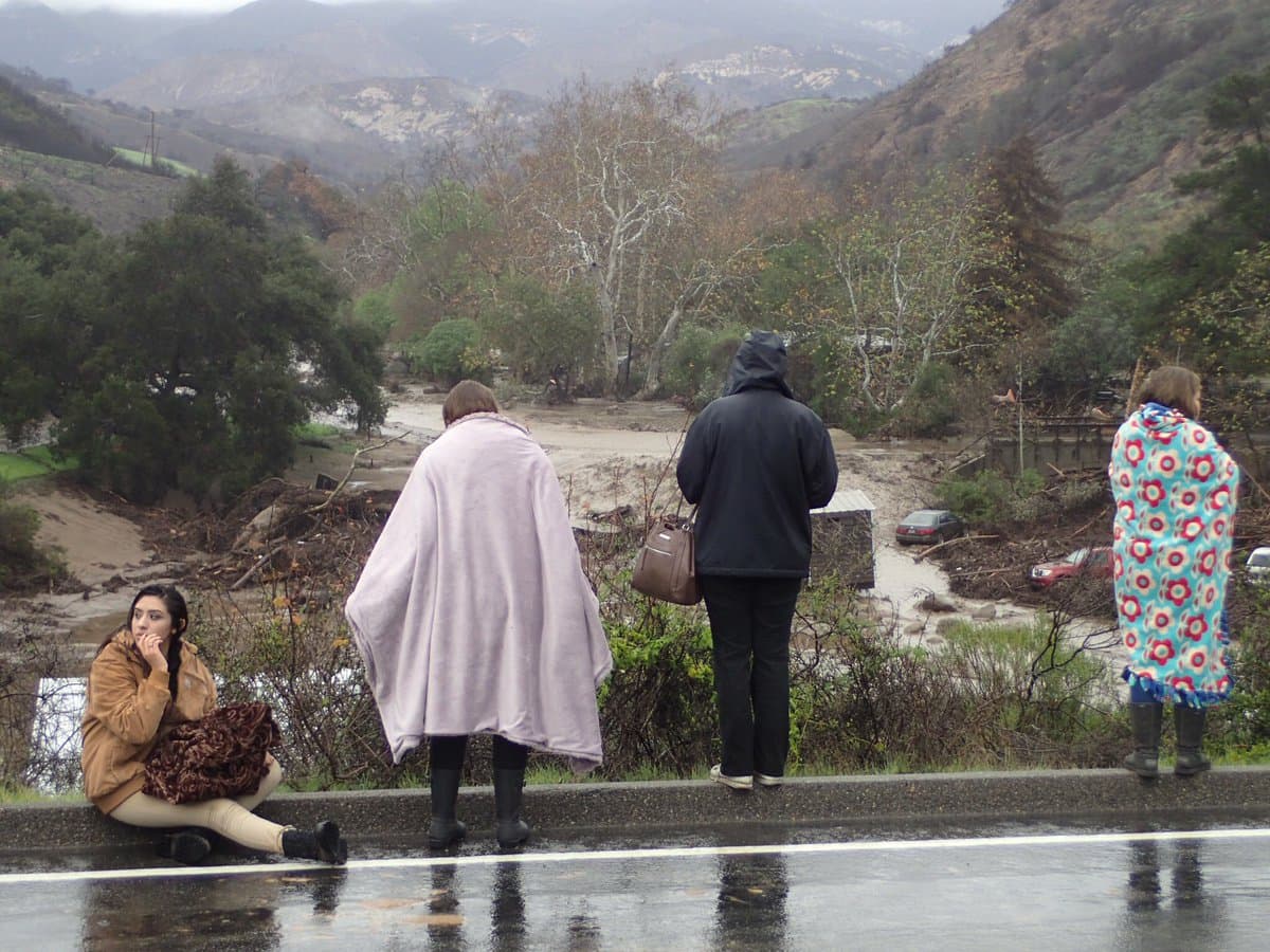 Las lluvias caídas en el condado de Santa Barbara originaron un torrente de agua y lodo que inundó el hotel rural El Capitan Canyon