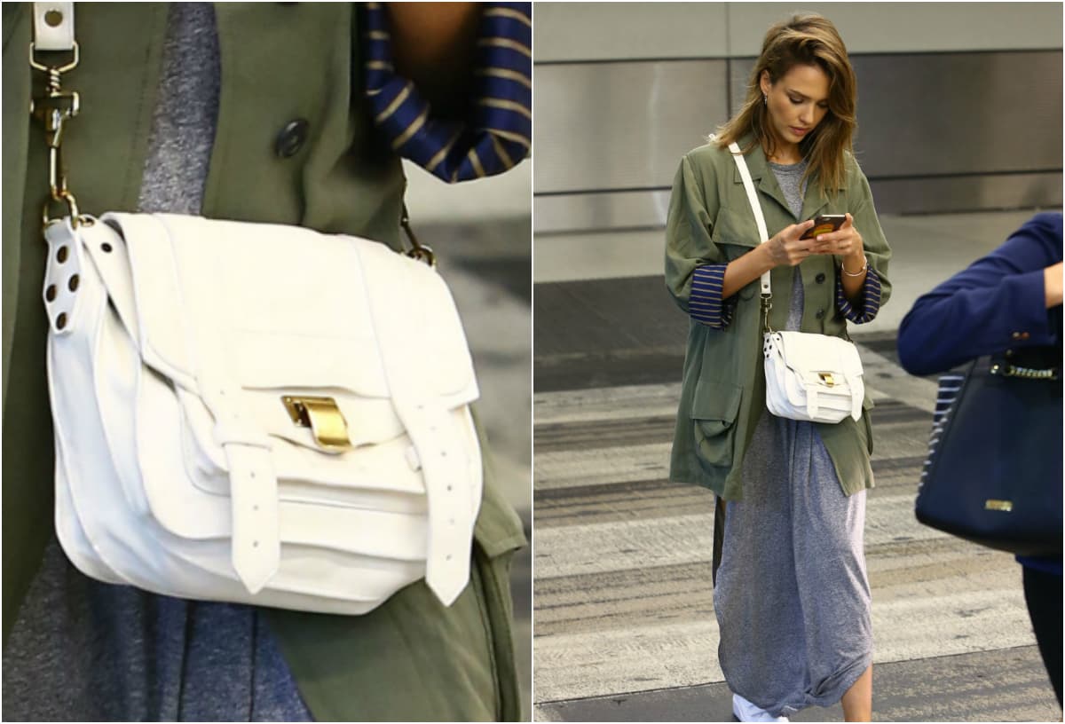 Jessica Alba, por el contrario, escoge bolsas llamativas tanto en diseño como en color que contraste con su 'outfit'.