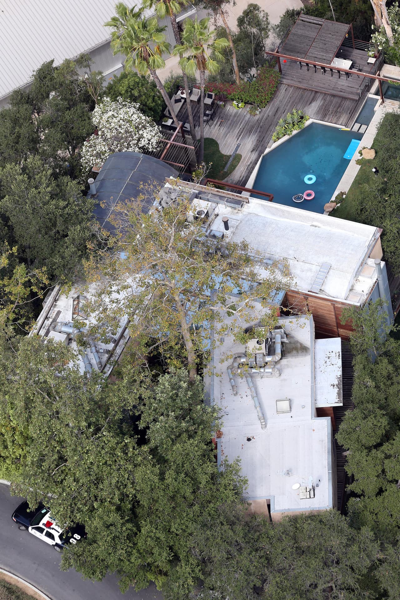 Los presentes en la fiesta se marcharon de la residencia sin notar lo que ocurría en la piscina.