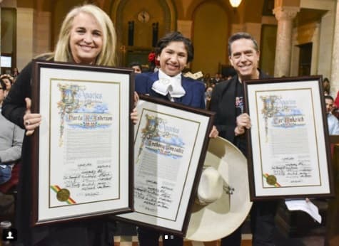 Anthony González ha recibido varios reconocimientos por su labor dentro del filme, como el reciente nombramiento de 'El Día de Coco en Los Ángeles', evento que se llevó a cabo en el City Hall de esa ciudad y donde estuvo acompañado de la productora, Darla K. Anderson; y el director, Lee Unkrich.