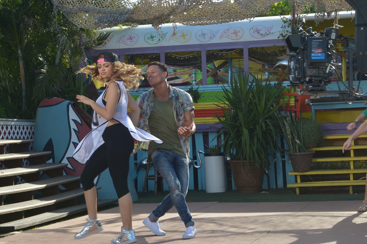 Brian, Danelly, Christian, Carolina, Félix y Zhamira formaron la banda Los Urbanos y con el tema 'Duele el corazón" demostraron que tienen mucho flow. Mira cómo fue su gran día grabando el videoclip.