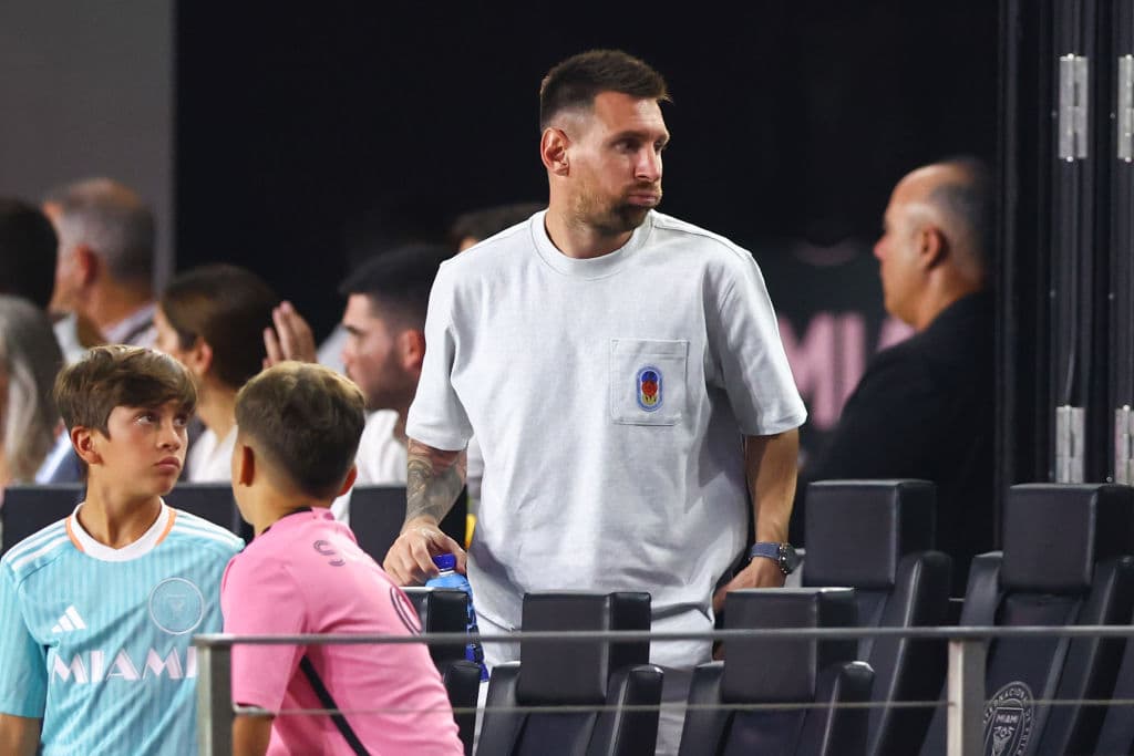 Messi pide miles de euros a los activistas que vandalizaron su mansión