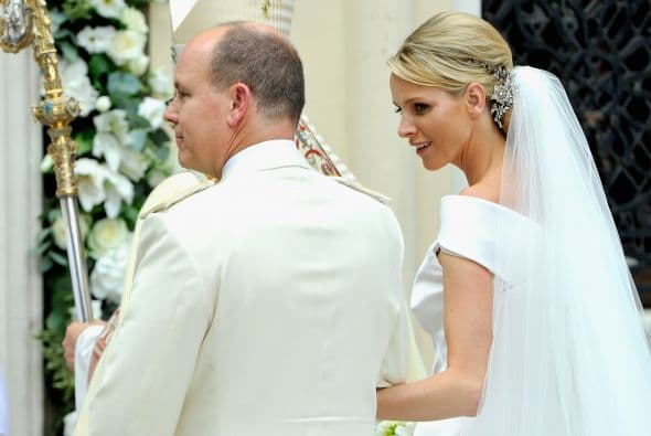 Así hasta el 23 de junio de 2010, cuando anunciaron su futuro enlace, previsto para el 1 y 2 de julio de 2011.